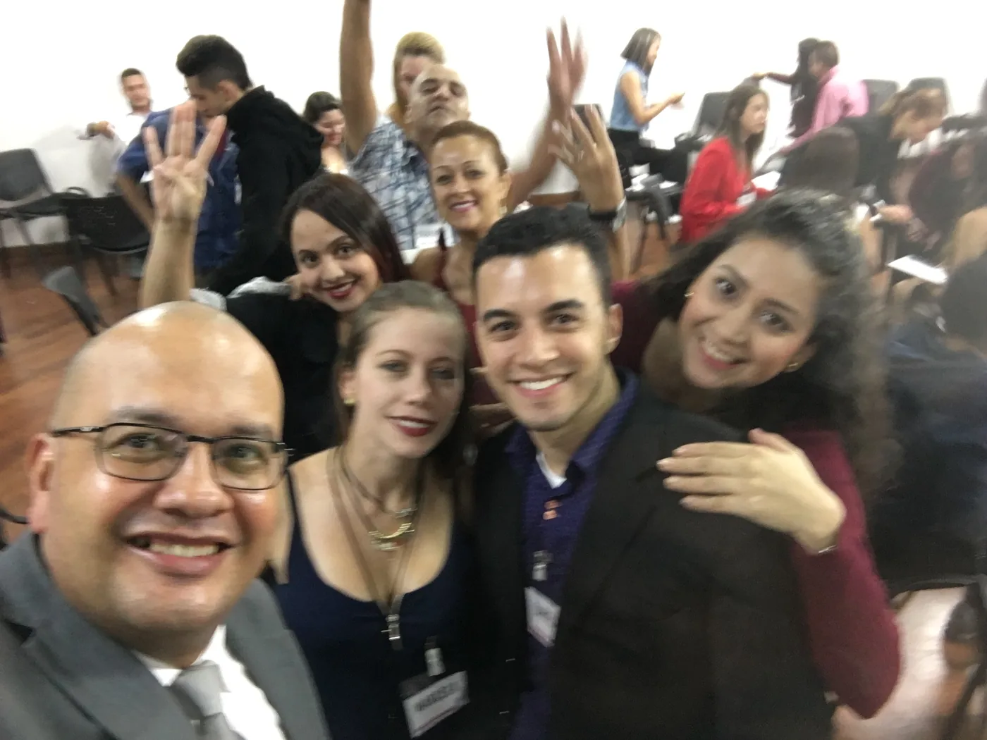 Personas adultas reunidas durante una actividad de formación